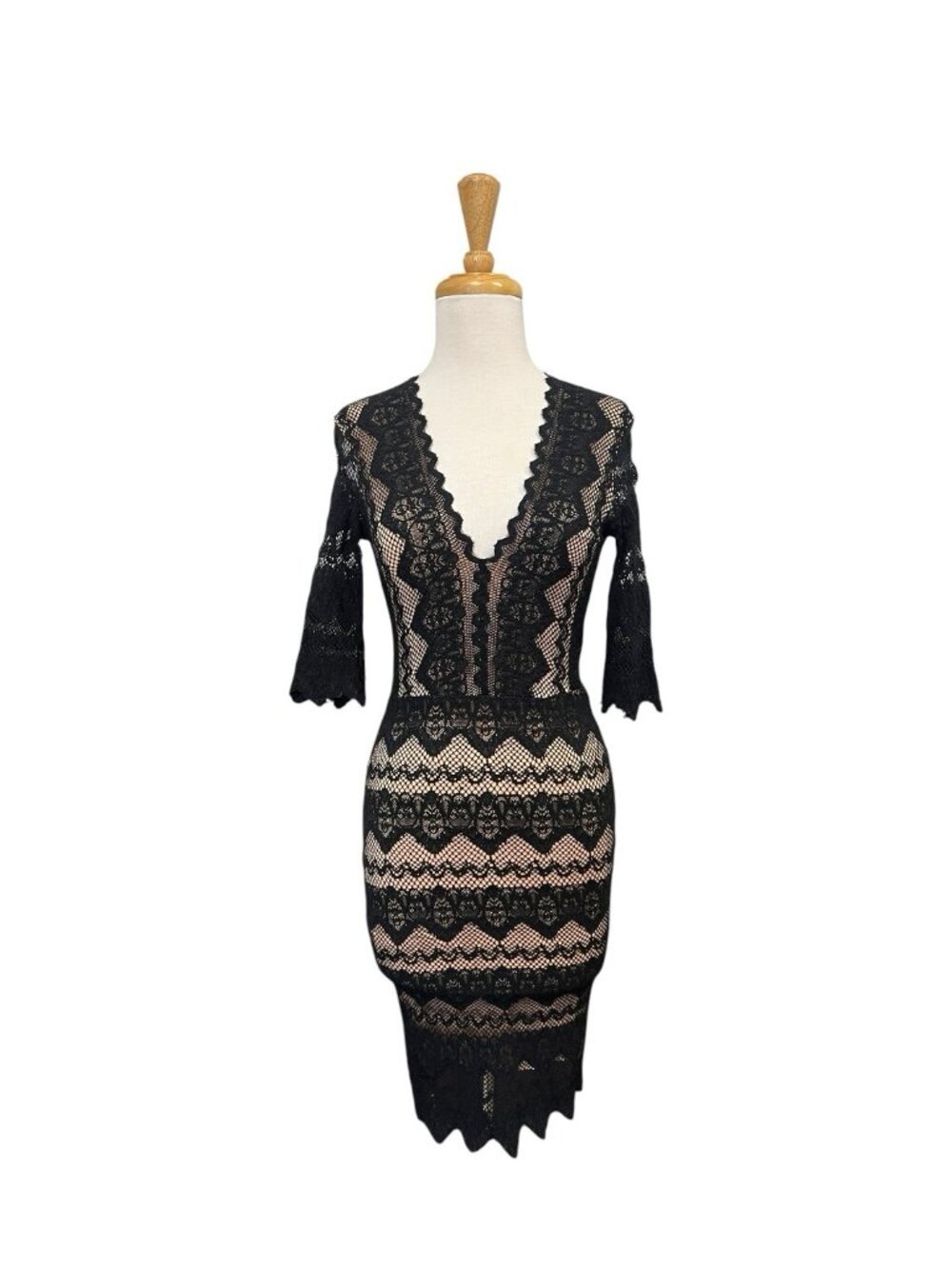 Nightcap Sierra Lace 3/4 Sleeve Deep V Dress Size 1 US XS Black